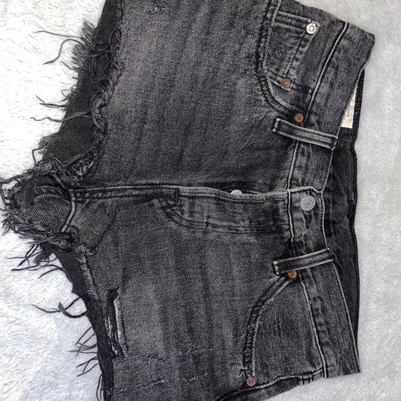 Levi’s black shorts - Picture 3 of 4